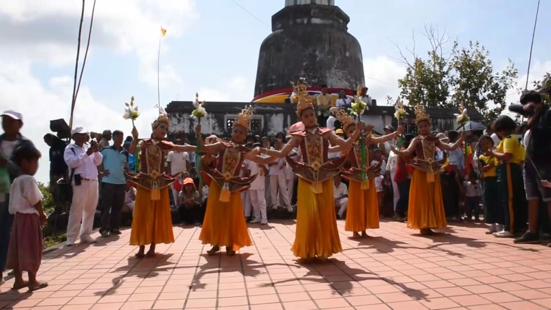 ประเพณีแห่ผ้าห่มเจดีย์วัดควนชะลิก