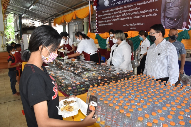 วจภูธรเมืองคอน เปิดโรงทาน