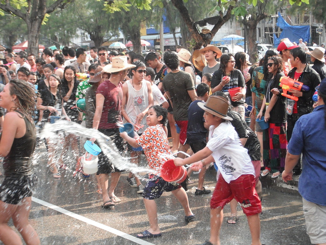 วันสงกรานต์ 