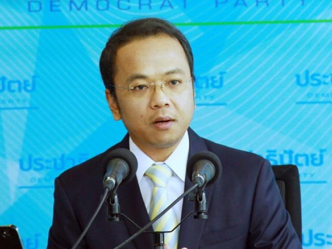 นายราเมศ รัตนะเชวง โฆษกพรรคประชาธิปัตย์ 